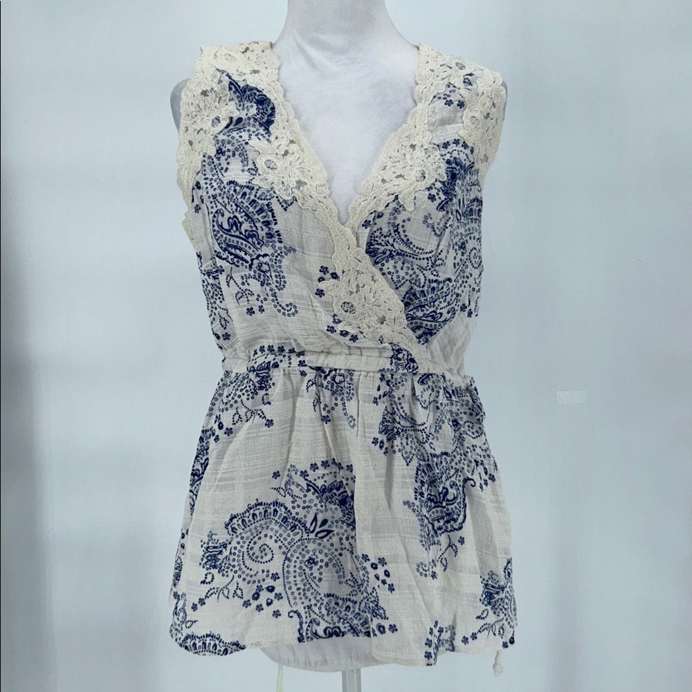 CABI Veranda Sleeveless Lace Trim Top With Drawstring Waist  Size Large - Picture 3 of 9
